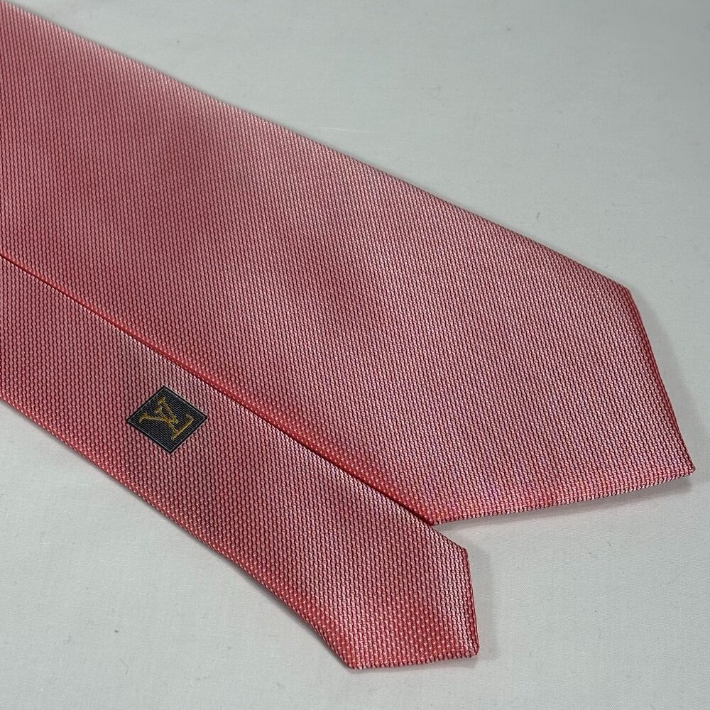 gorgeous authentic Louis Vuitton made Italy all silk tie